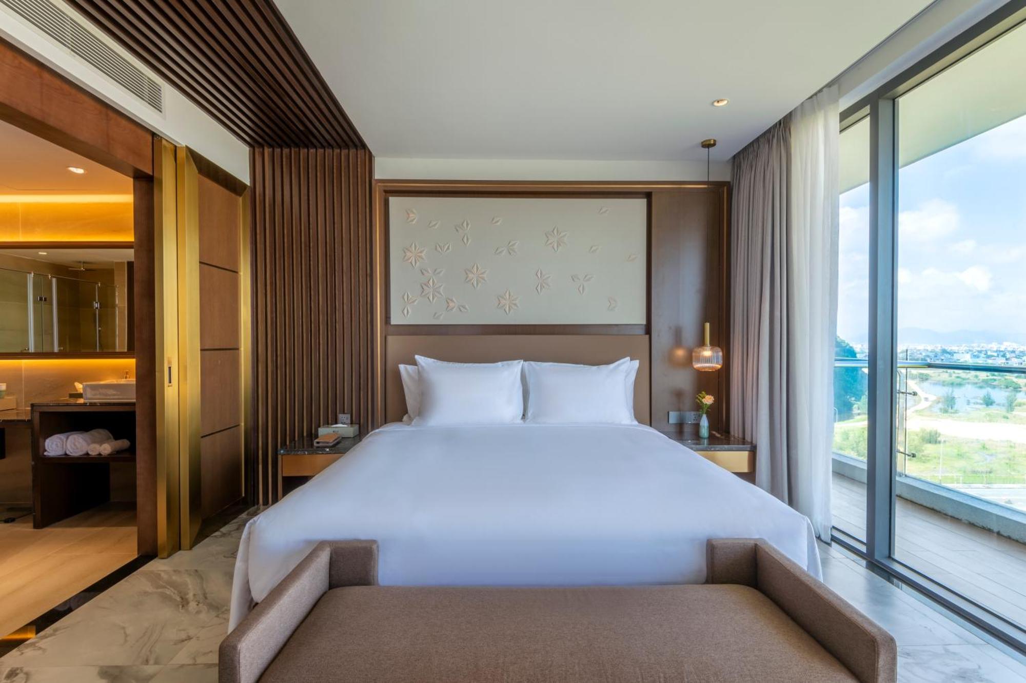 Koi Resort & Residence Da Nang Exterior photo