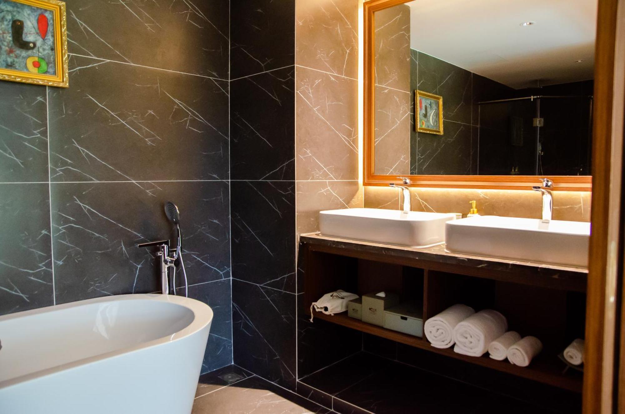 Koi Resort & Residence Da Nang Exterior photo